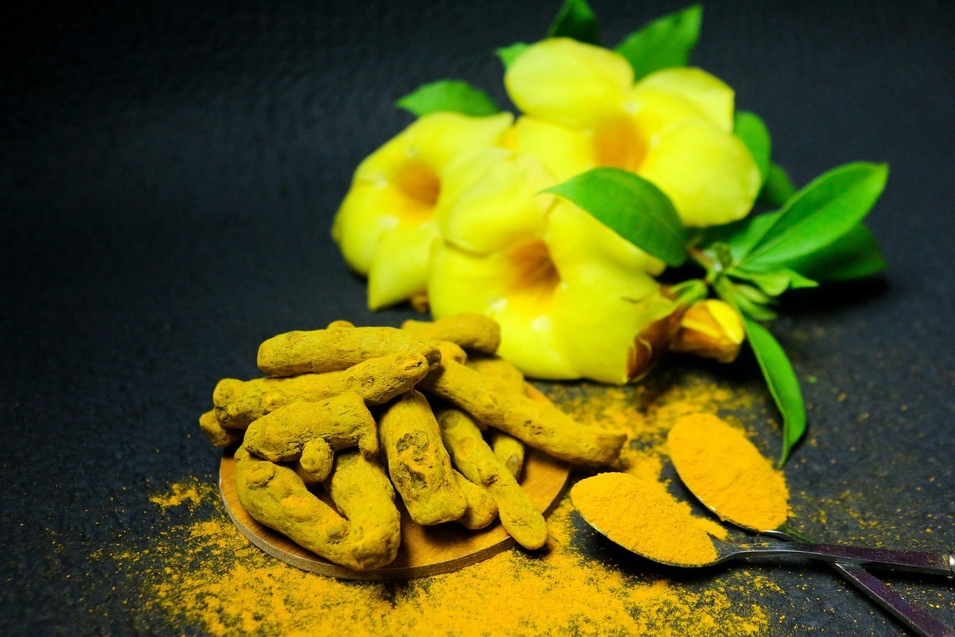 benefits of raw turmeric tea (image sourced via Pexels / Photo by tamanna)